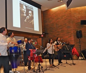 picture of the Wayward Collective performing at the Gandhi Memorial